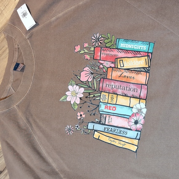 Taylor Swift Crewneck NWT Medium - Picture 2 of 5